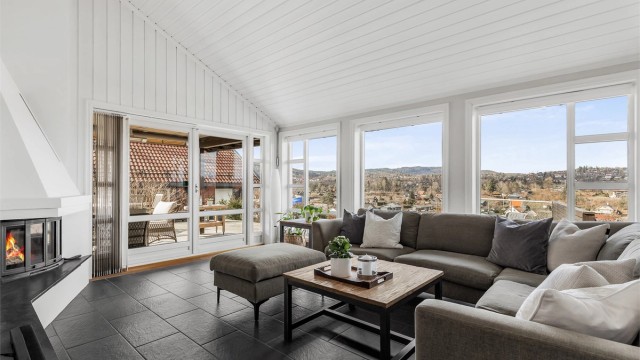 Fra vinterhagen er det utgang til en av terrassene.