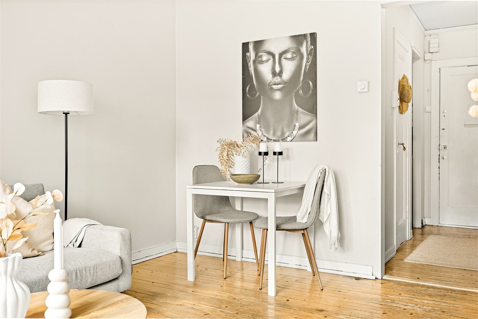 Her er det også plass til et lite spisebord.