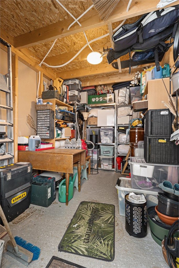 God bod i carport for oppbevaring