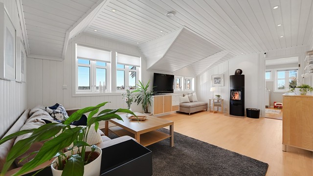 I andre etasje gir loftstuen en ekstra, fleksibel sone for familien.