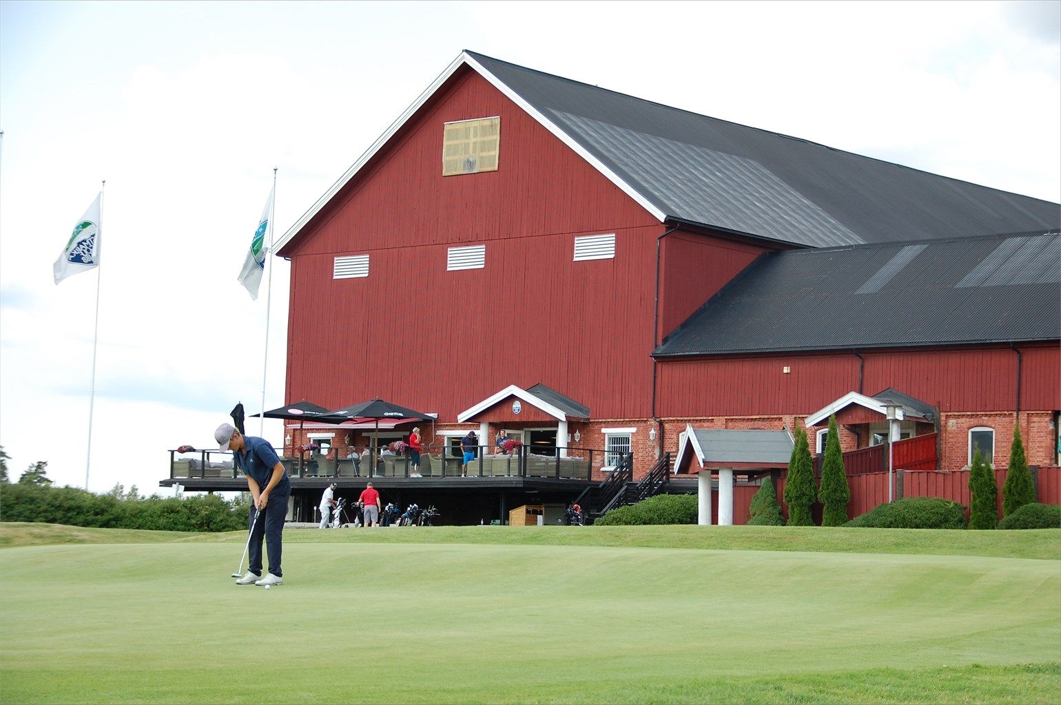 Østmarka golfklubb med flott 18-hulls golfbane med en populær restaurant