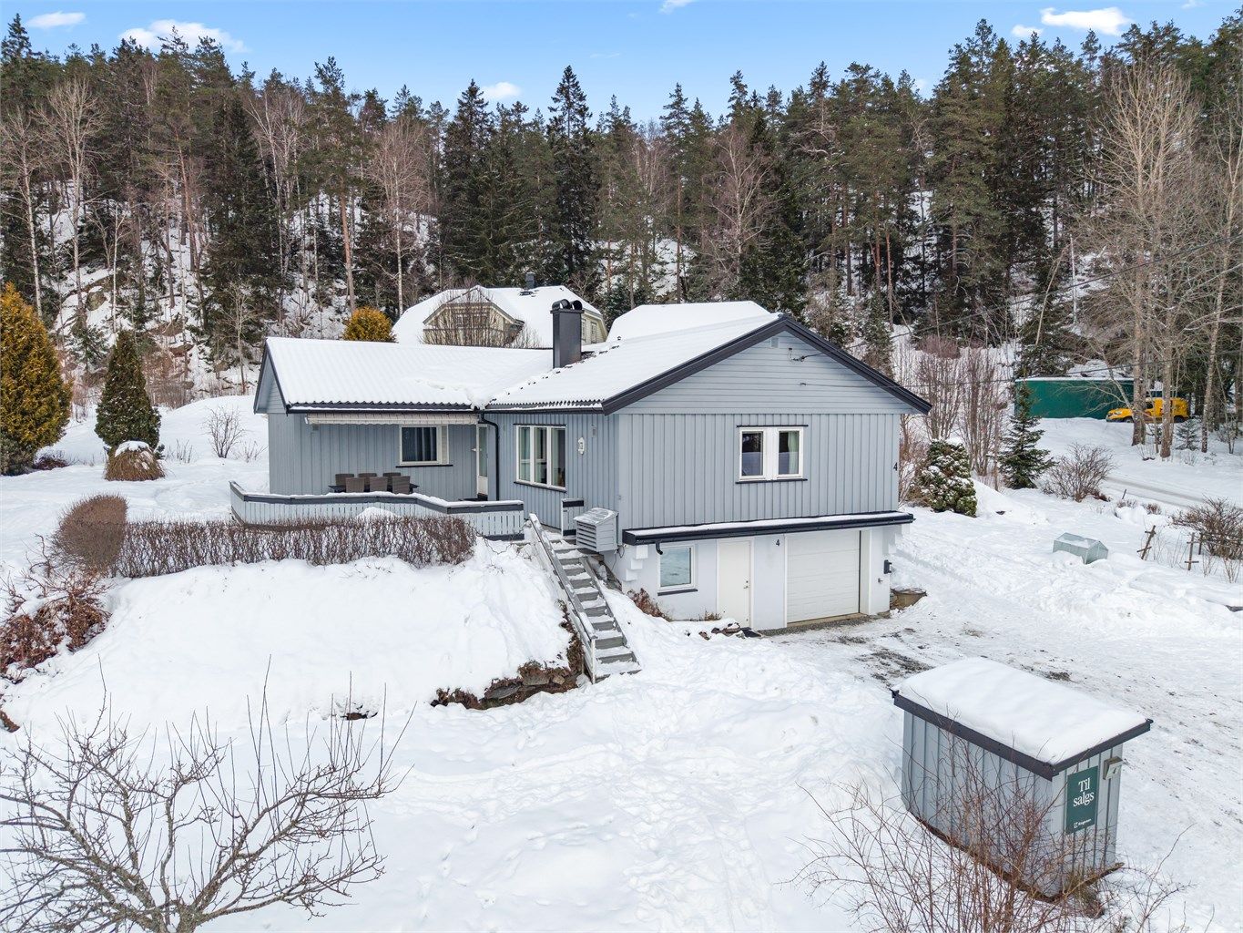 Frittliggende enebolig med dobbelgarasje og integrert garasje