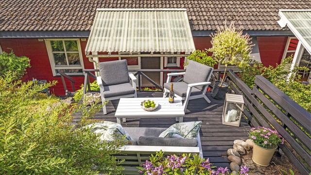 På baksiden av rekkehuset har du en koselig privat uteplass. Foto: Hanne Bruland