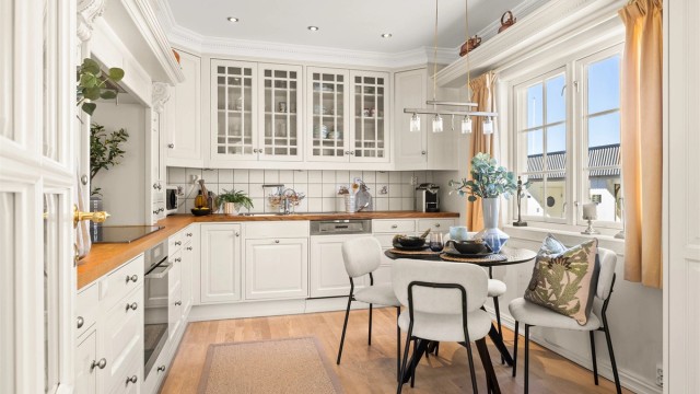 Ny plassbygget kjøkkeninnredning i 2007 fra Risør Snekkerverksted