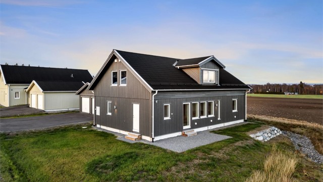 Eiendomsmegler Krogsveen v/Tony Kristiansen har gleden av å presentere Fyrhusvegen 26!