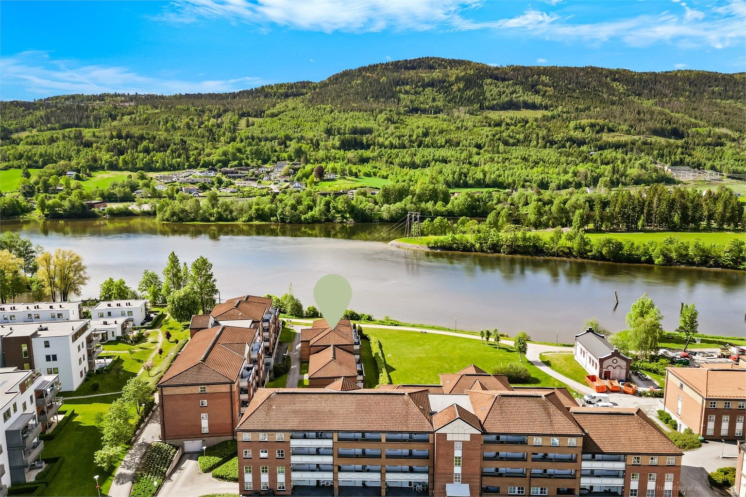 Beliggenhet ved Drammenselva med flotte sykkel- og spaserveier rett utenfor døren.
Foto: Haiman Askari