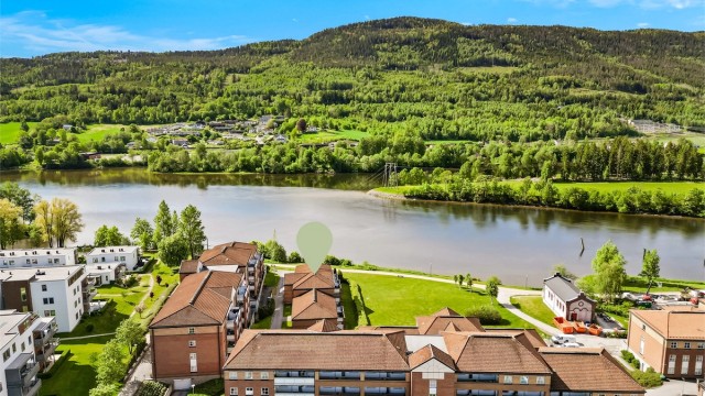 Beliggenhet ved Drammenselva med flotte sykkel- og spaserveier rett utenfor døren.
Foto: Haiman Askari