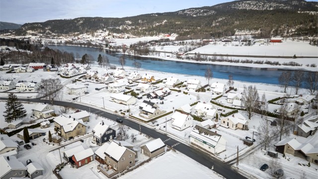Kort vei til flotte friarealer langs Drammenselva. Gang og sykkelstien langs elva strekker seg fra Mjøndalen forbi Steinberg og til Hokksund.