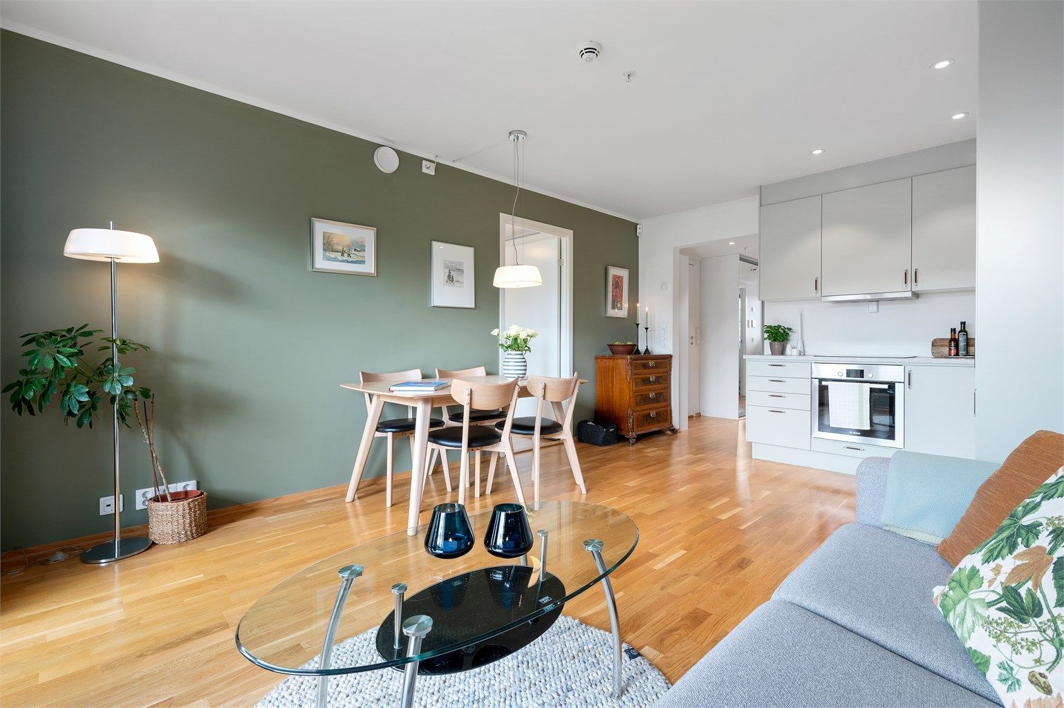 Stue og kjøkken måler til sammen ca. 20 kvm.