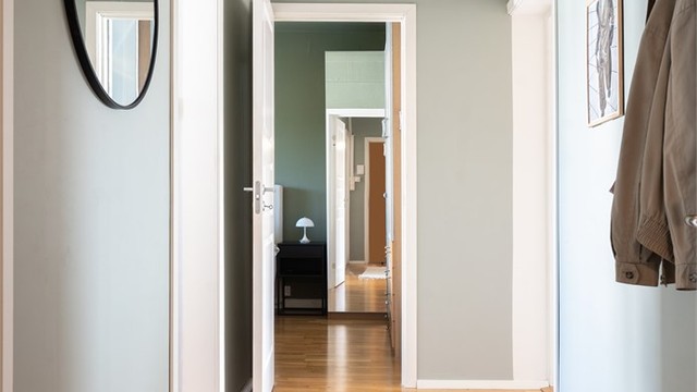 Velkommen Inn! Her får du et umiddelbart godt førsteinntrykk, og har videre adkomst til alle øvrige rom i leiligheten.
