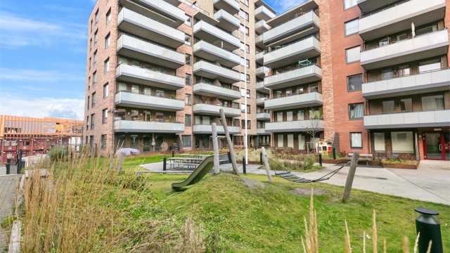 Leiligheten ligger sentralt på Lørenskog med gangavstand til alt du måtte trenge i hverdagen.