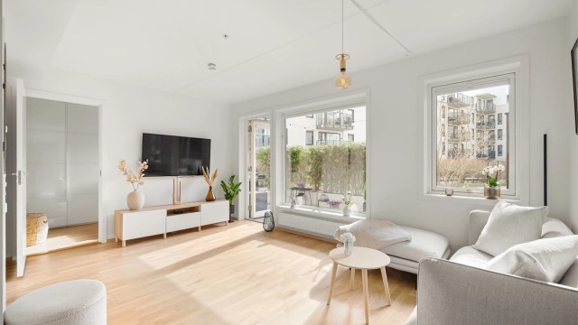 Charlotte Lunde v/Krogsveen har gleden av å presentere en flott og attraktiv 3-roms selveierleilighet på populære Ensjø! Foto: Martine Eren Studio