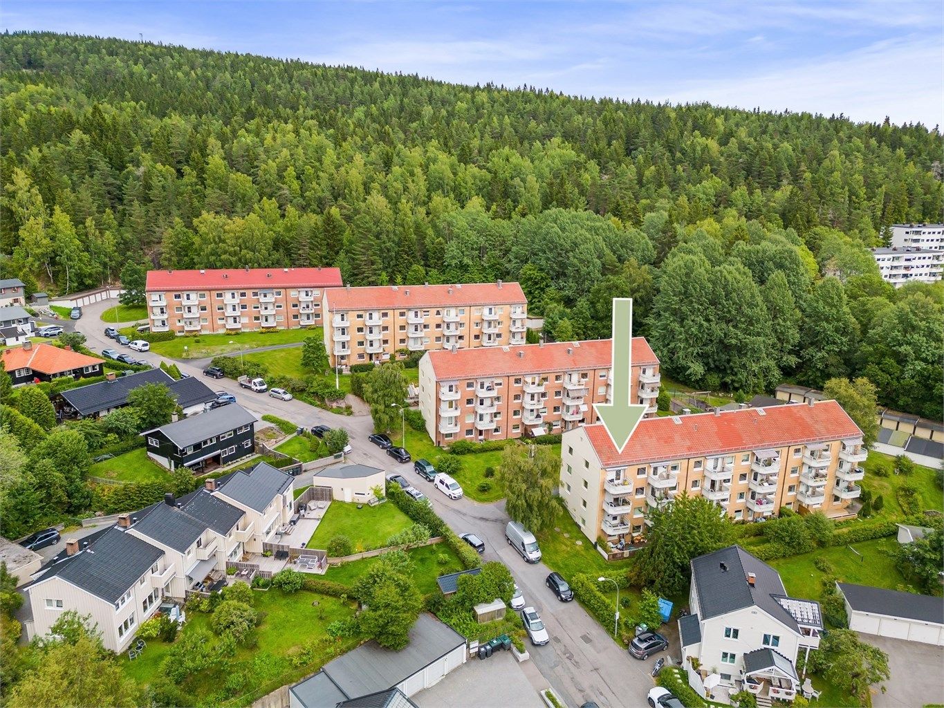 Øverst på Årvoll, helt inntil markagrensen, ligger Dugnadsveien 9