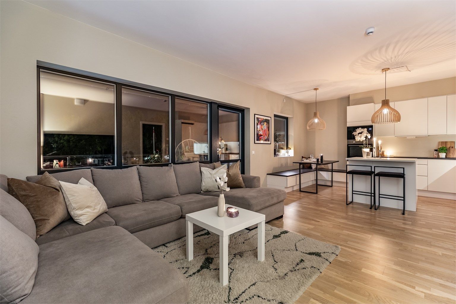 Leiligheten i Midtveien 4 presenteres av Krogsveen.
Fotograf; Børge Oppegård.