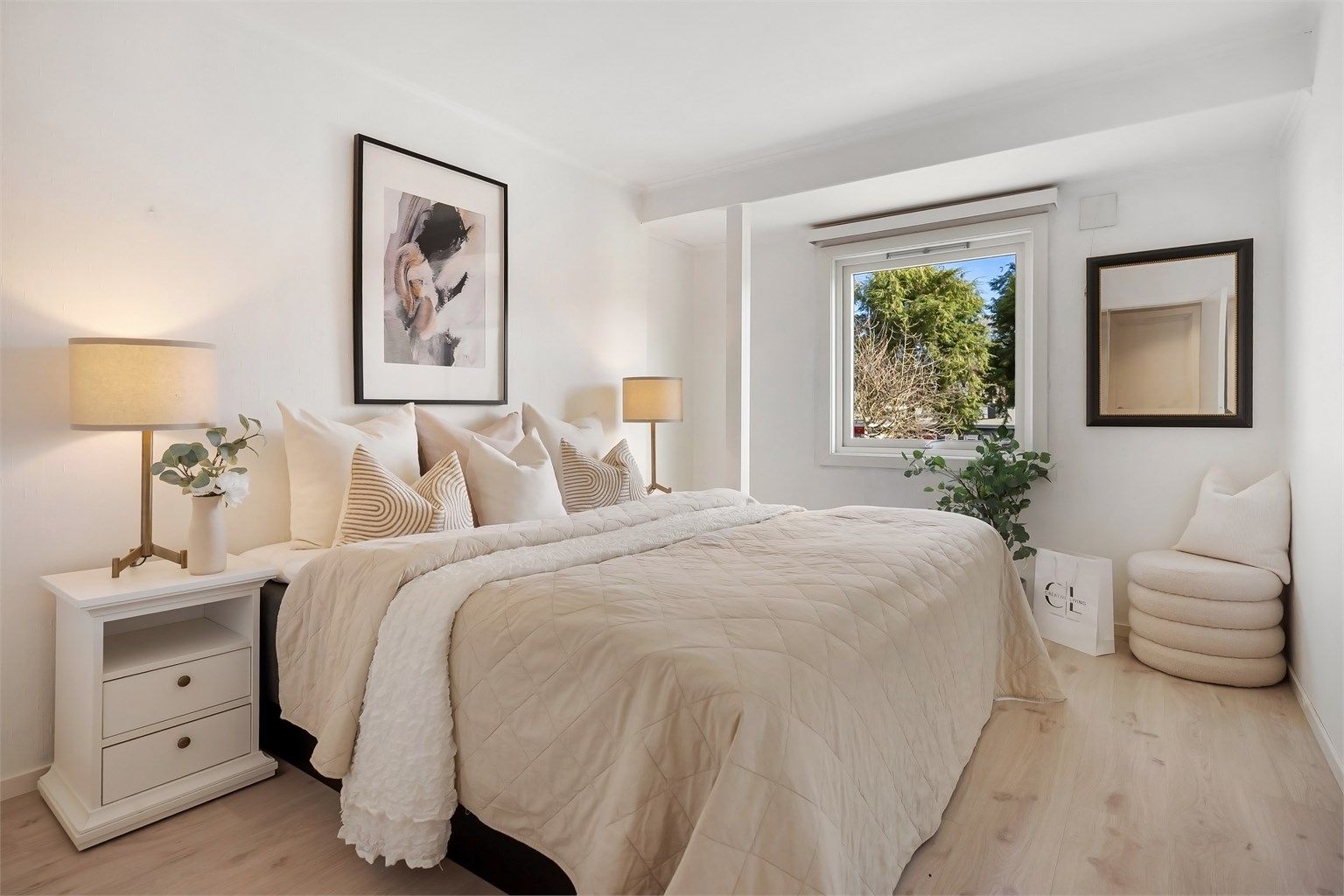 Det er tre gode soverom i etasjen