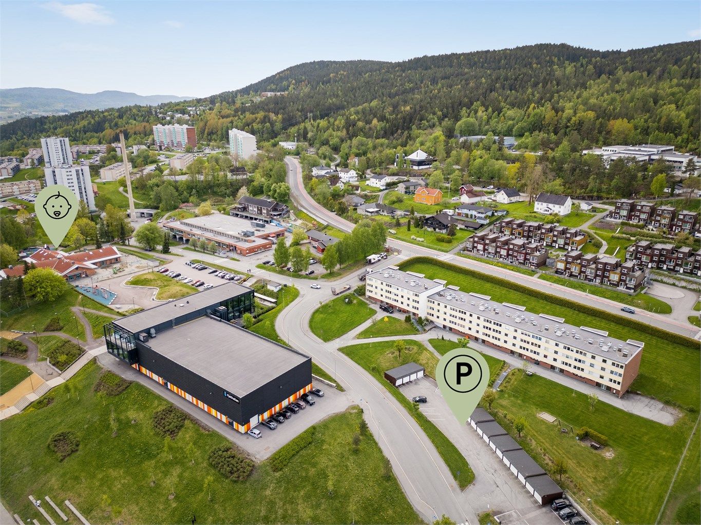Beliggende i et område med etablert blokkbebyggelse. 