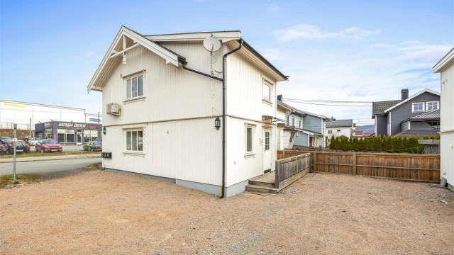 Eiendommen har en sentral og pendlervennlig beliggenhet på Lierstranda.
Foto: Stine Jørgensen Prøitz