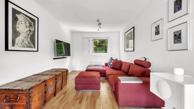 Muligheter for å gjøre om Tv-stuen til et ekstra soverom ved å sette opp en lettvegg.