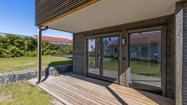 Overbygget terrasse, med adkomst til hagen