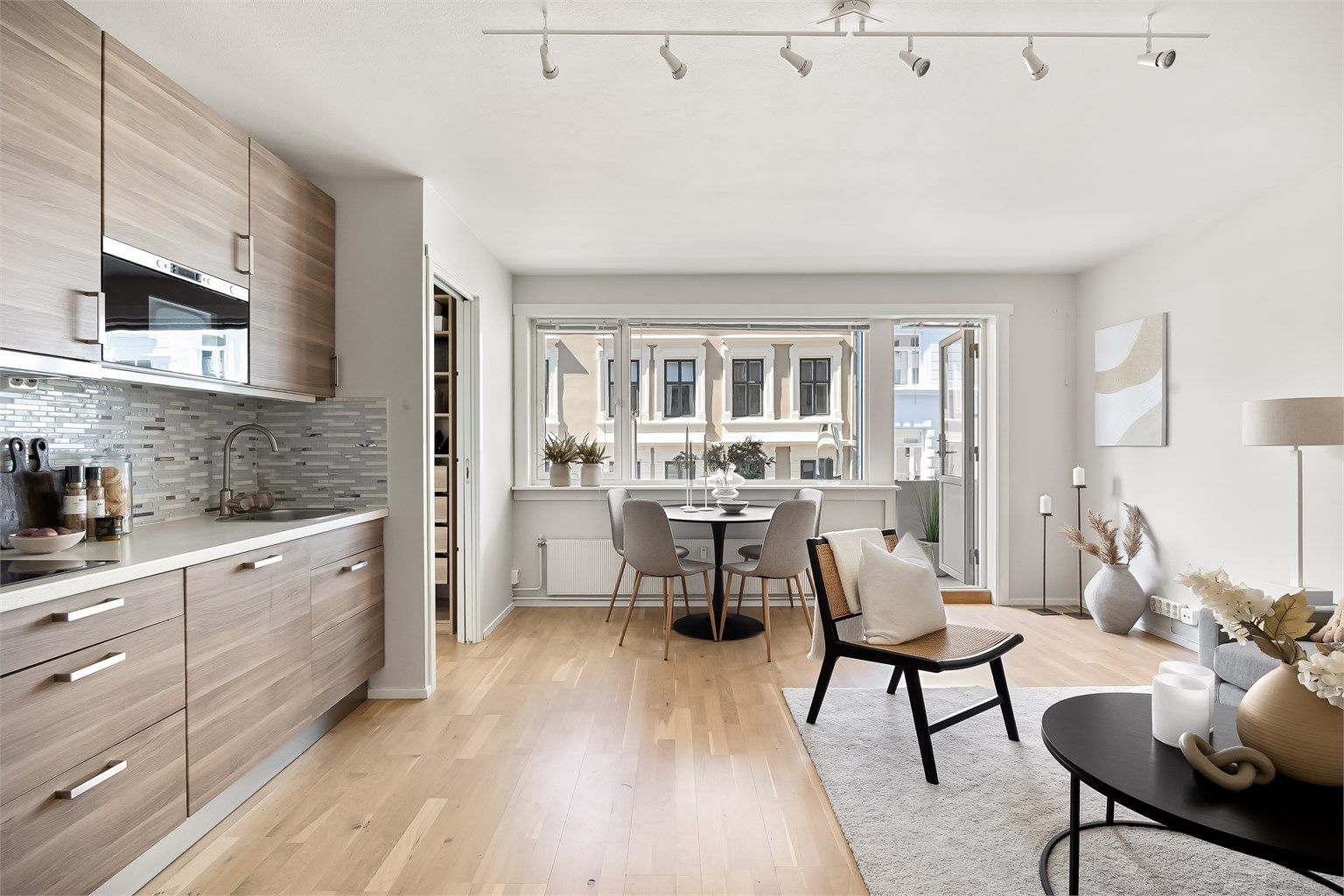 Dette er en lys og delikat 2-roms leilighet med en arealeffektiv planløsning, gode oppbevaringsmuligheter og en attraktiv beliggenhet på fineste Frogner. Foto: Marit Andersen.