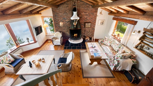 Oversikt over stuen sett fra loftstrappen