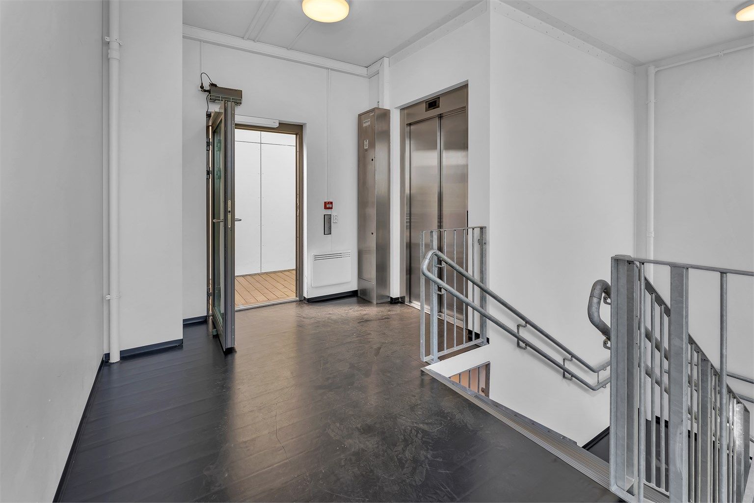 Heis fra garasje til leilighetsplan