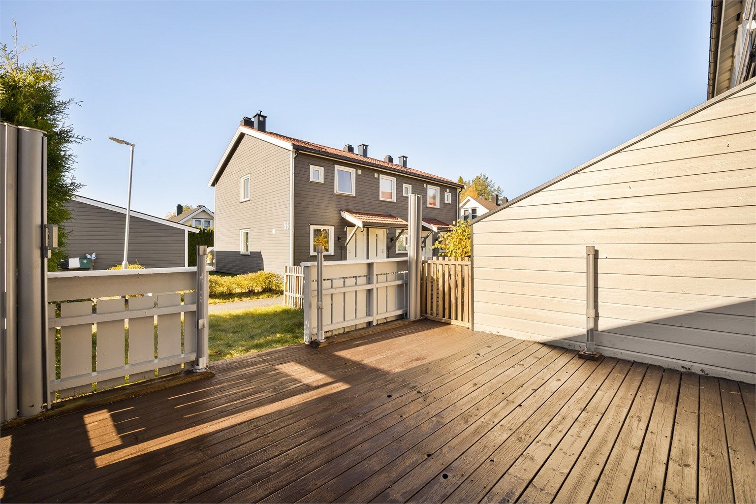 Eiendommen ligger i et attraktivt og rolig område. 
