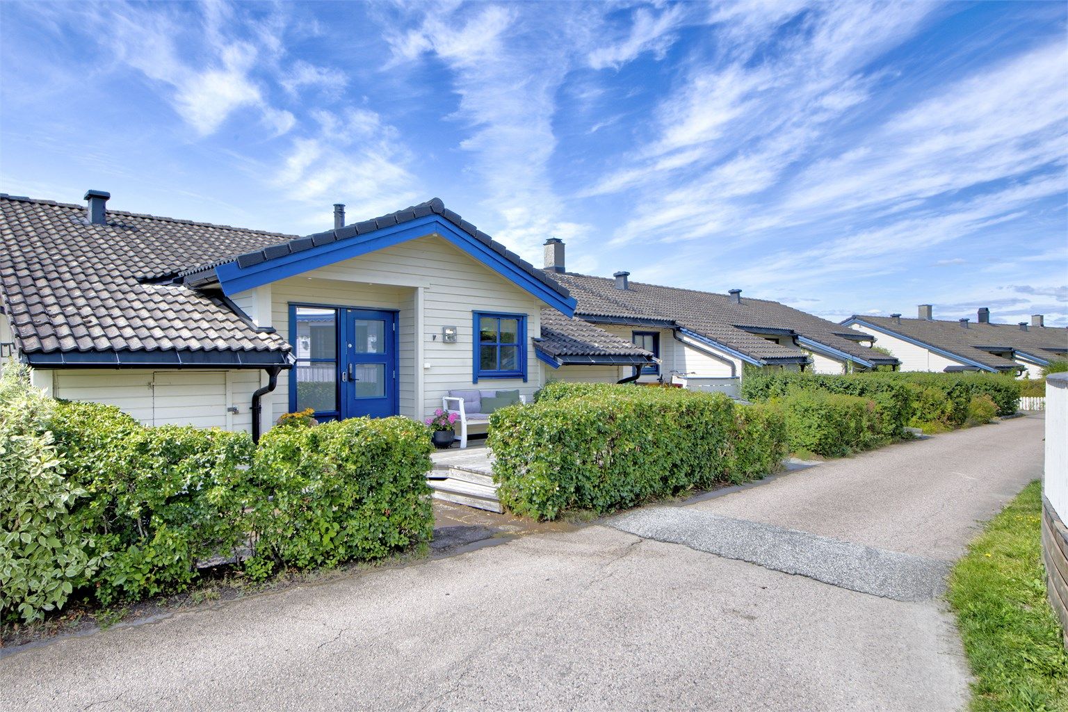 Meget barnevennlig med minimal biltrafikk på tunet - trivelig boområde med flere barnefamilier på tunet