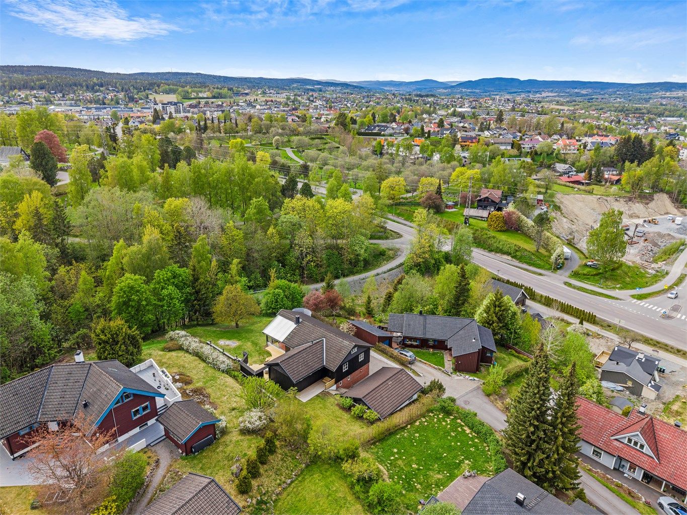 Beliggenhet med nærhet til både marka og servicetilbud.
