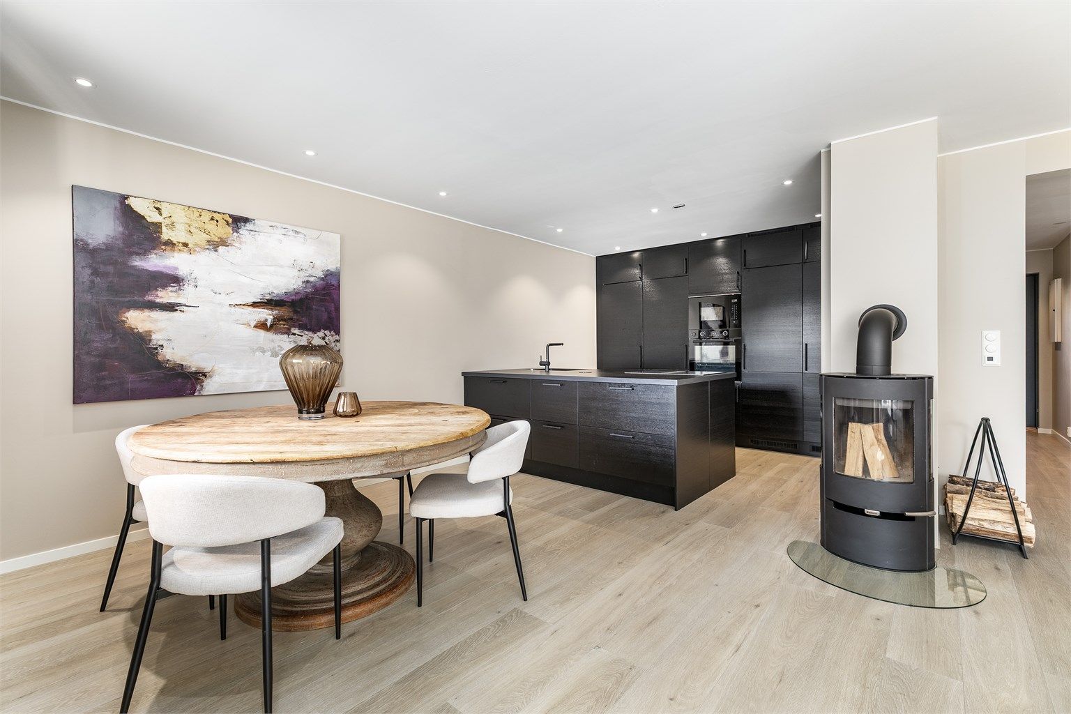 Ekholtgrenda 15 presenteres av Krogsveen.
Fotograf; Børge Oppegård.