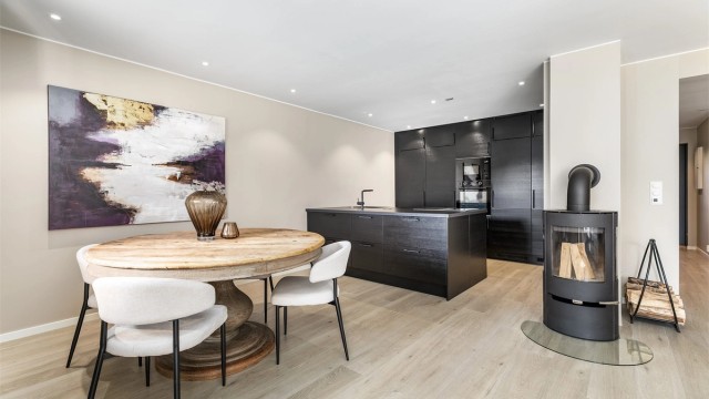 Ekholtgrenda 15 presenteres av Krogsveen.
Fotograf; Børge Oppegård.
