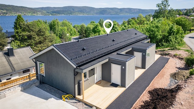 Det er lagt trekkerør fra alle enhetene til parkeringsplass ifbm. evt. etablering av ladepunkt for elbil.
