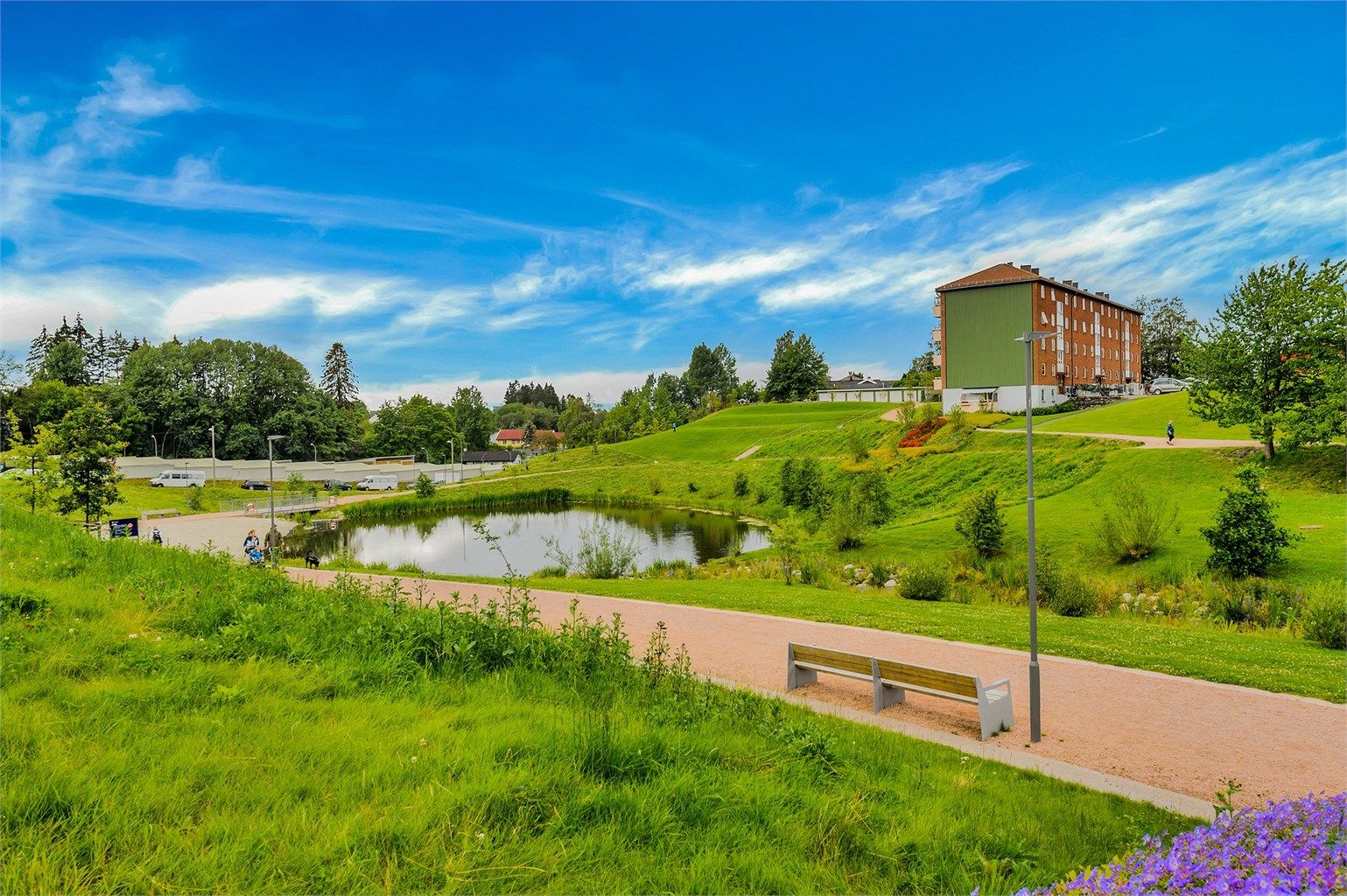 Bjerkedalen Park er nærmeste nabo 