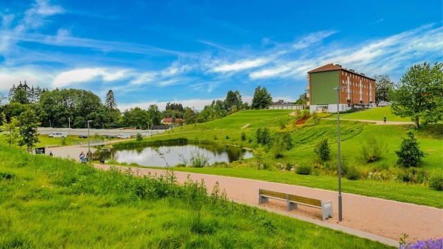 Bjerkedalen Park er nærmeste nabo