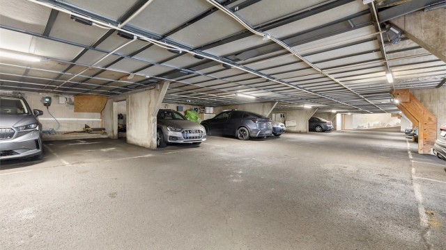 Det medfølger bruksrett til 1 garasjeplass (nr. 89) med ferdig installert el-bil lader fra Zaptech pro