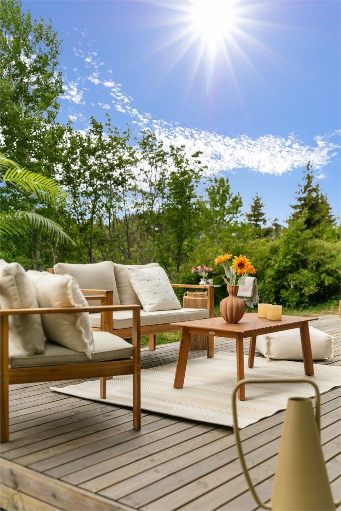 Markterrasse på 23 kvm. Leiligheten ligger innerst på området og grenser mot friområde