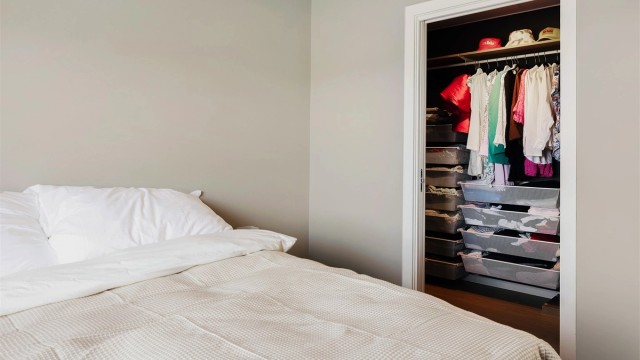 Eget walk-in closet.