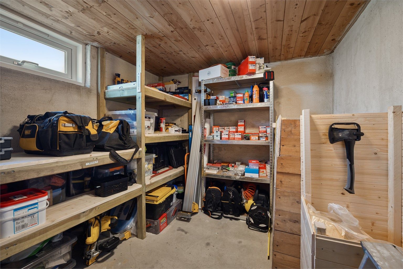 Bod 1 i kjeller - Bodene er etablert på borettslagets fellesareal