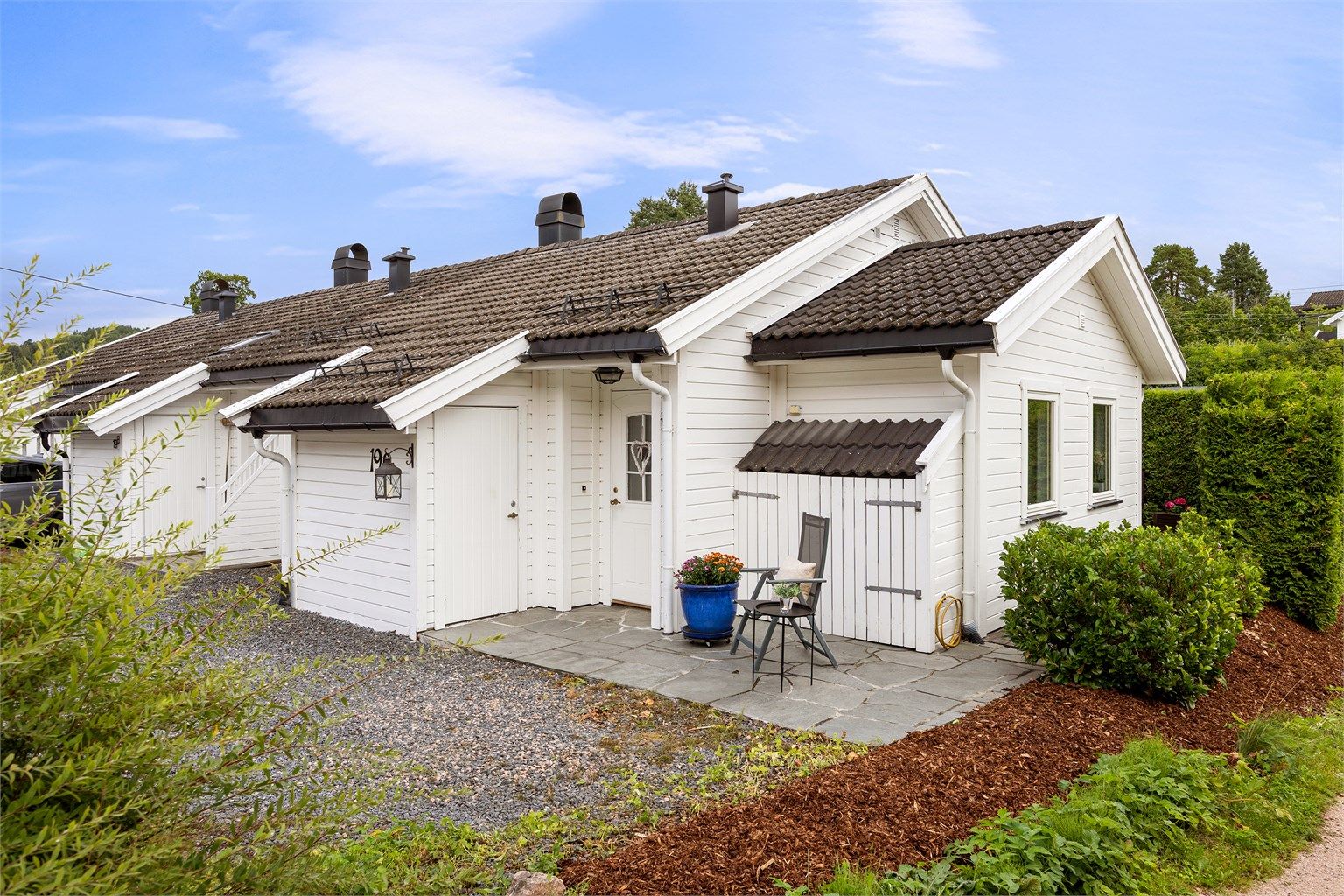 Leilighetsbygg fra 1990 med liggende trekledning.