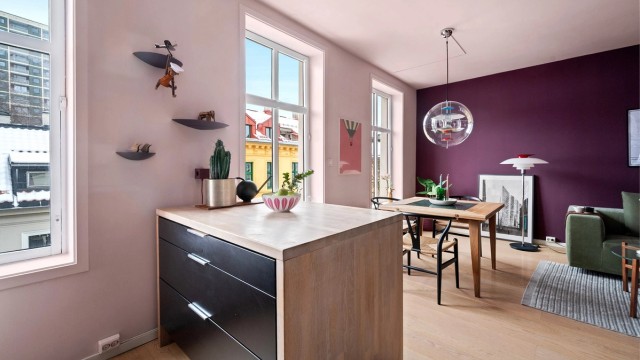 Med en romslig kjøkkenøy får du ekstra arbeids- og oppbevaringsplass, samtidig som det fungerer som en naturlig romdeler.