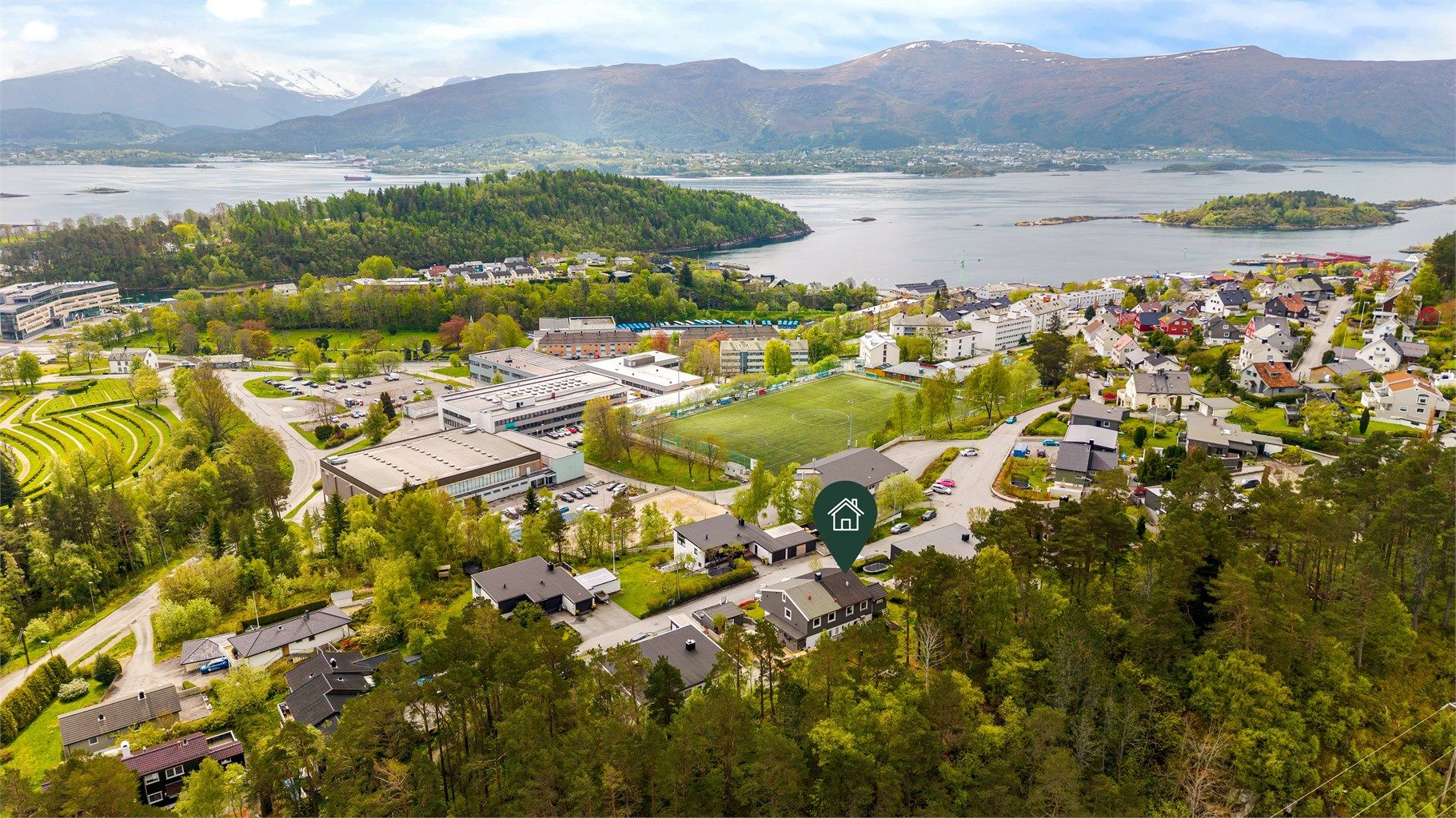 Dronebilde over nærområde tatt fra nord