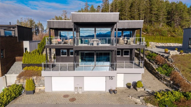 Velkommen til Rindehøgda 16 presentert av Krogsveen v/Eiendomsmegler/Partner Marit Stuen Aursnes