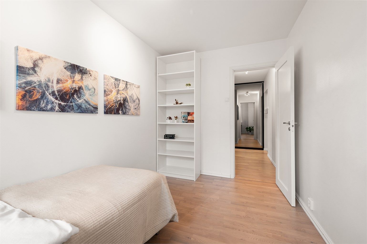 Hyllereol medfølger.