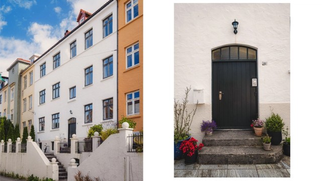 Klassisk inngangsparti i et flott murbygg med pusset fasade.