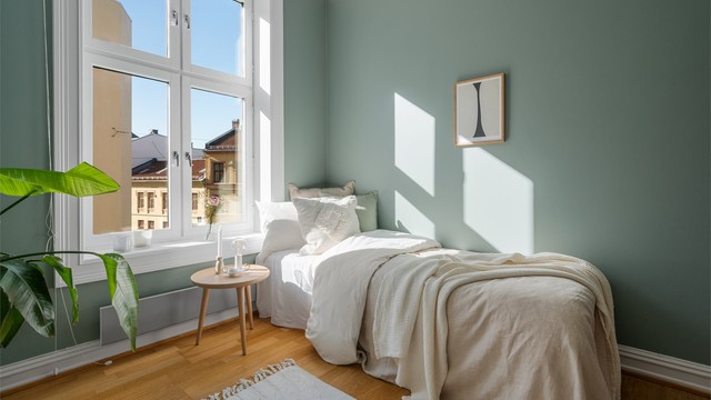 Dette rommet er også av god størrelse og ligger i andre enden av leiligheten, og er derfor godt egnet også for venner som kjøper sammen.
