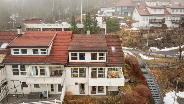 Boligen ligger i et barnevennlig og rolig boligområde