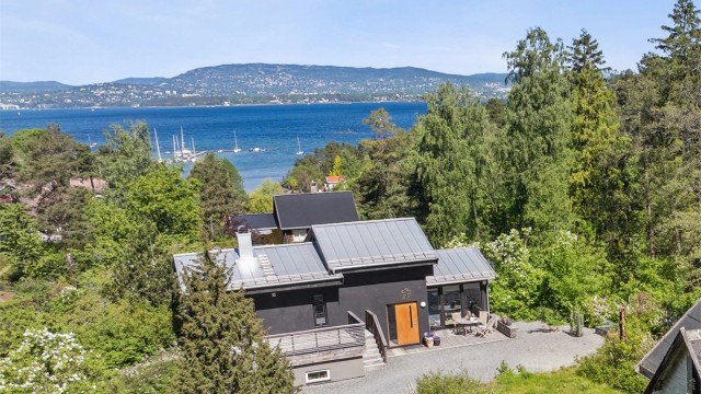 Det er kort vei til sjøen for en forfriskende dukkert.