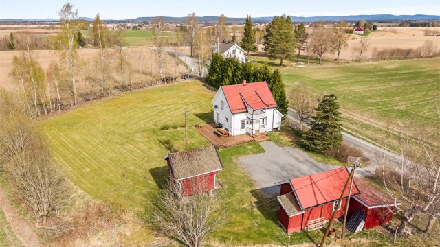 Eiendomsmegler Krogsveen v. Frida Tørrishaug har gleden av å ønske velkommen til Hennisandvegen 28!