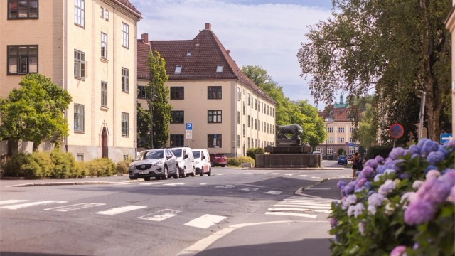 Agathe Grøndahls gate er en del av den ikoniske Torshovbyen, en gjennomført hageby inspirert av engelske byplanidealer og tegnet av Harald Hals.