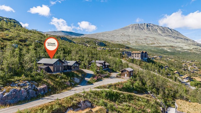 Plasseringen øverst i feltet gir fri utsikt og umiddelbar tilgang til fjellet.